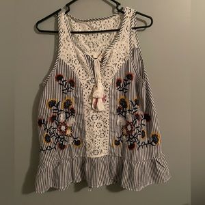 Entro embroidered top. NWT